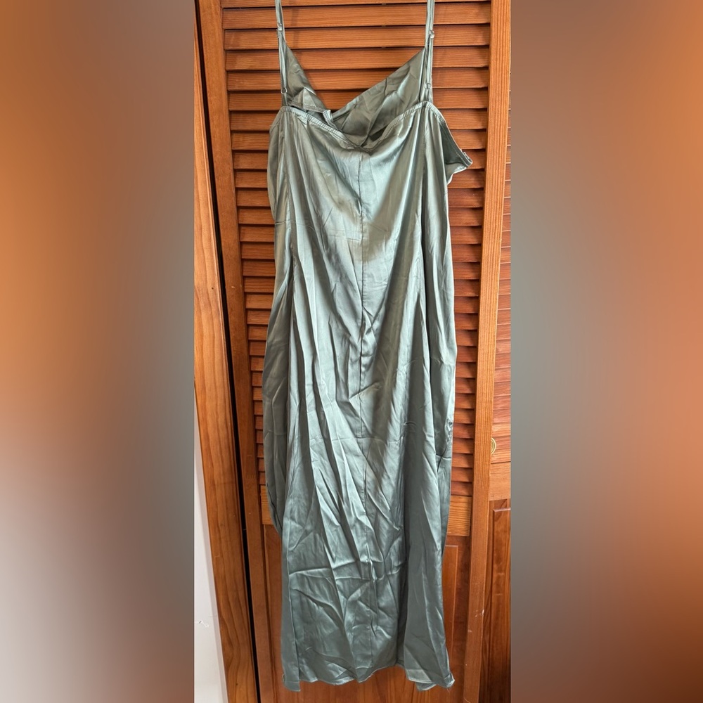 Elegant light Green Women's Dress NWT - Picture 2 of 4